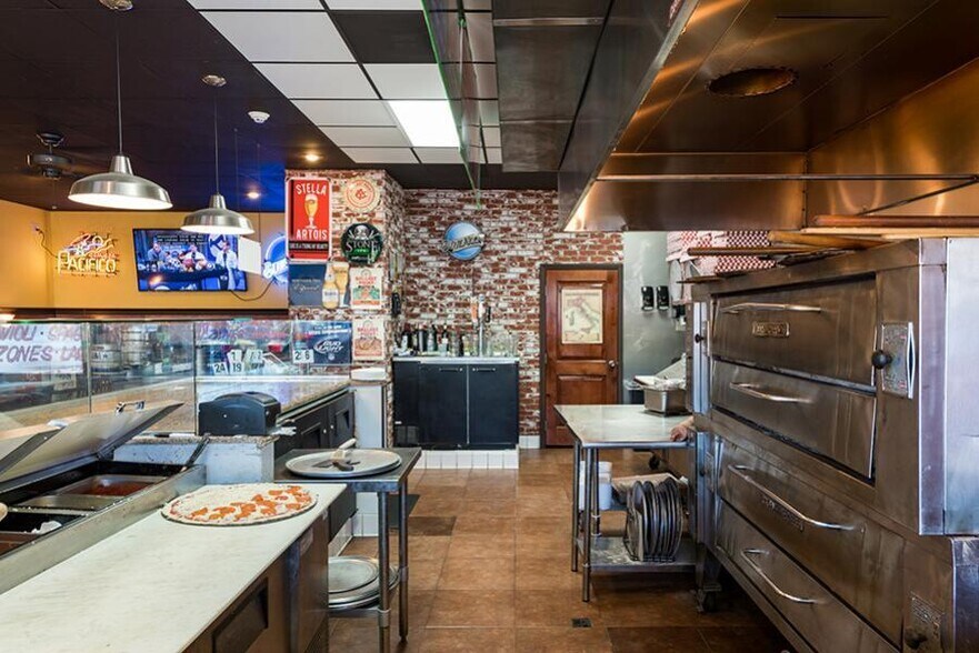 336-340 E Grand Ave, Escondido, CA à louer - Photo de l’immeuble – Image 2 sur 19