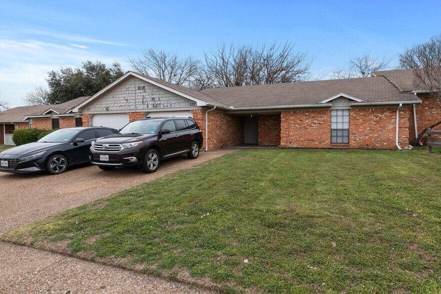321 Asbury Dr, Saginaw, TX à vendre - Photo de l’immeuble – Image 2 sur 5
