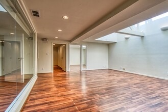231-239 W Portal Ave, San Francisco, CA à vendre Photo intérieure– Image 2 sur 4