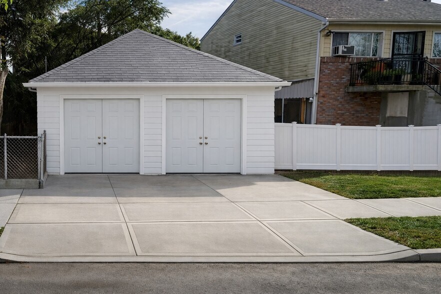 6611 Almeda Ave, Arverne, NY à louer - Photo de l’immeuble – Image 3 sur 4