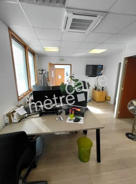 Local d'activités dans La Chapelle-sur-Erdre à vendre - Photo intérieure – Image 3 sur 8