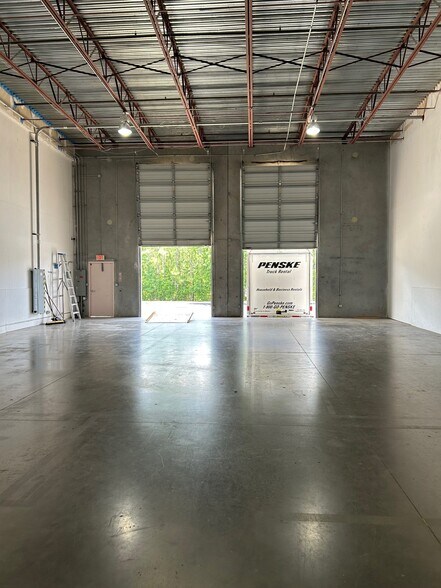 8901 Boggy Creek Rd, Orlando, FL à louer - Photo intérieure – Image 3 sur 5