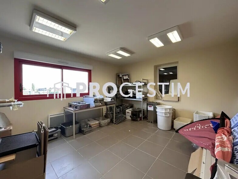 Local d’activités dans Saint-Apollinaire à louer - Photo intérieure – Image 3 sur 6