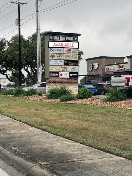 2180-2188 W State Highway 46 W, New Braunfels, TX à louer - Photo de l’immeuble – Image 3 sur 19