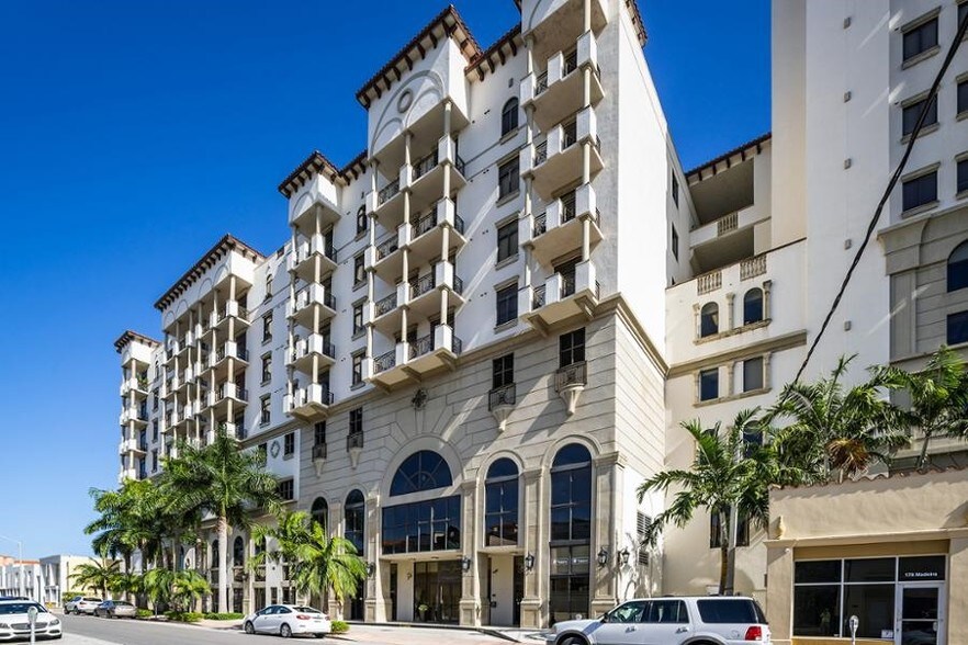 1805 Ponce de Leon Blvd, Coral Gables, FL à vendre - Photo de l’immeuble – Image 2 sur 15