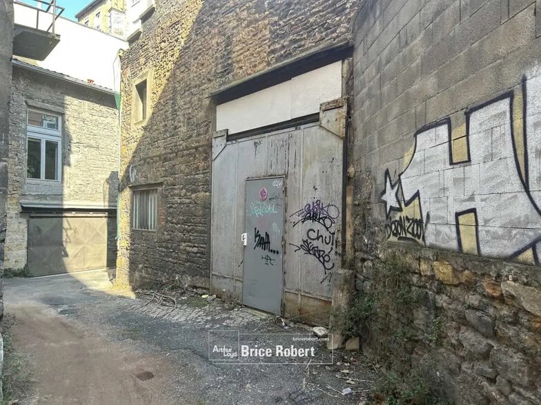 Local d'activités dans Lyon à vendre - Photo de l’immeuble – Image 1 sur 4