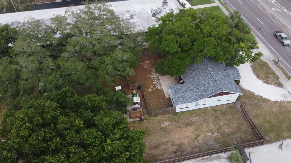14255 Walsingham Rd, Largo, FL à vendre - Vidéo sur l’annonce professionnelle – Image 2 sur 12
