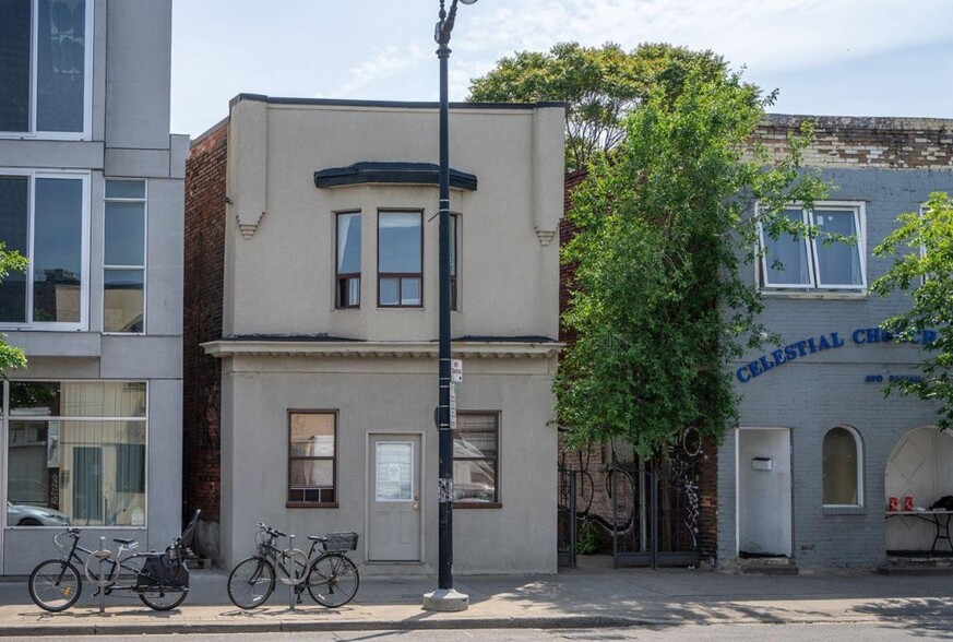3335 Dundas St W, Toronto, ON à vendre - Photo de l’immeuble – Image 1 sur 1