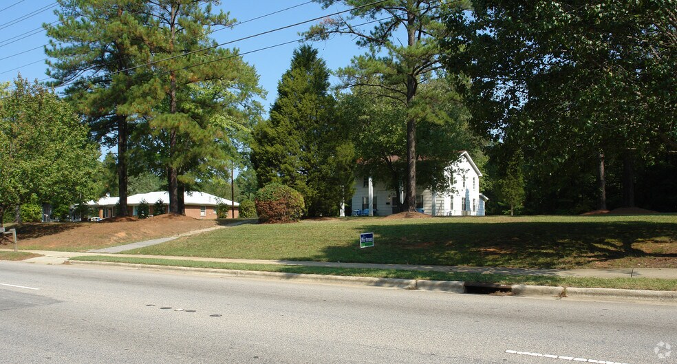 1215 Walnut St, Cary, NC à vendre - Photo de l’immeuble – Image 3 sur 4