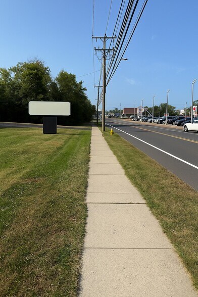 609 Newfield St, Middletown, CT à vendre - Photo de l’immeuble – Image 2 sur 2