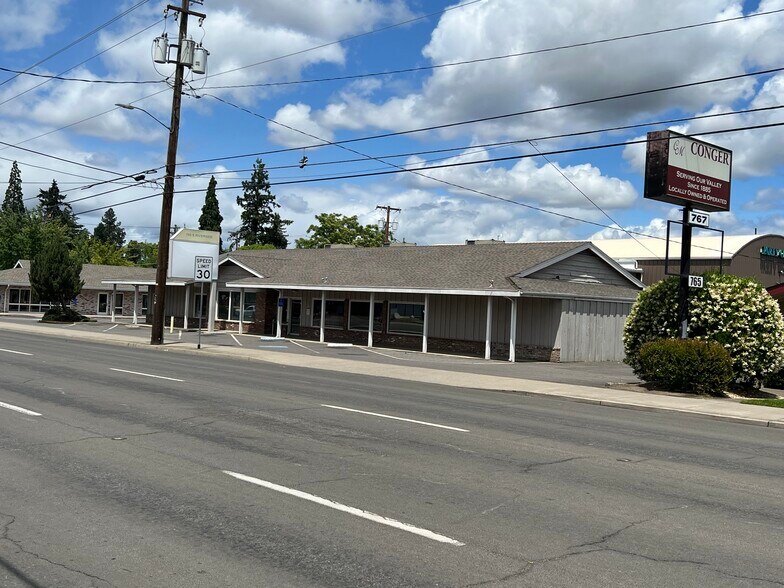 765 S Riverside Ave, Medford, OR à vendre - Photo de l’immeuble – Image 2 sur 17