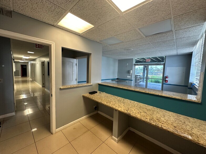 31 W 20th St, Riviera Beach, FL à louer - Photo de l’immeuble – Image 3 sur 14