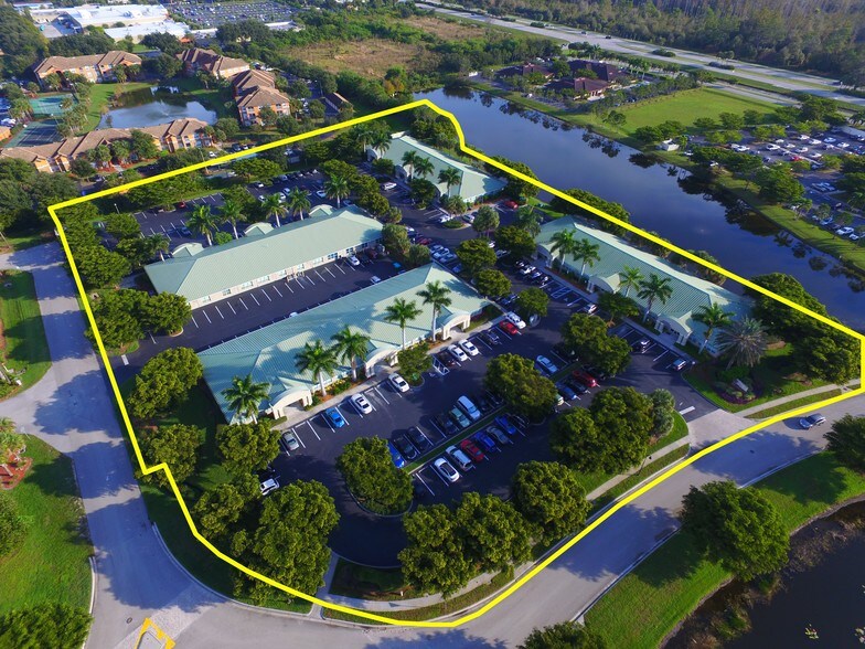 6801 Palisades Park Ct, Fort Myers, FL à louer - Photo de l’immeuble – Image 2 sur 10