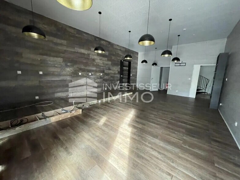 Local commercial dans Roissy-en-Brie à louer - Photo de l’immeuble – Image 3 sur 4