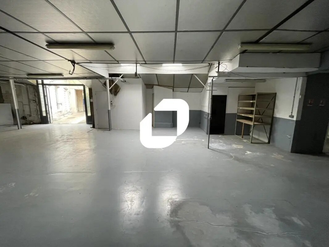 Local d’activités dans Saint-Maur-des-Fossés à louer Photo intérieure– Image 1 sur 10