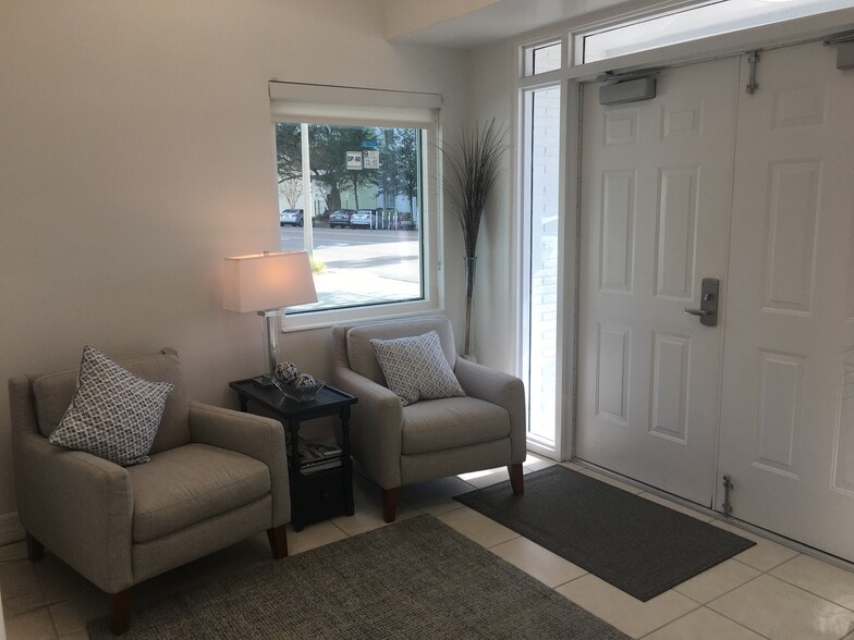 575 S 2nd Ave, Saint Petersburg, FL à louer - Hall d’entrée – Image 2 sur 5