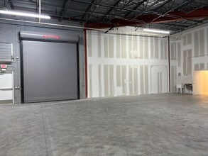 7906 Kingspointe Pky, Orlando, FL à louer Photo intérieure– Image 2 sur 4