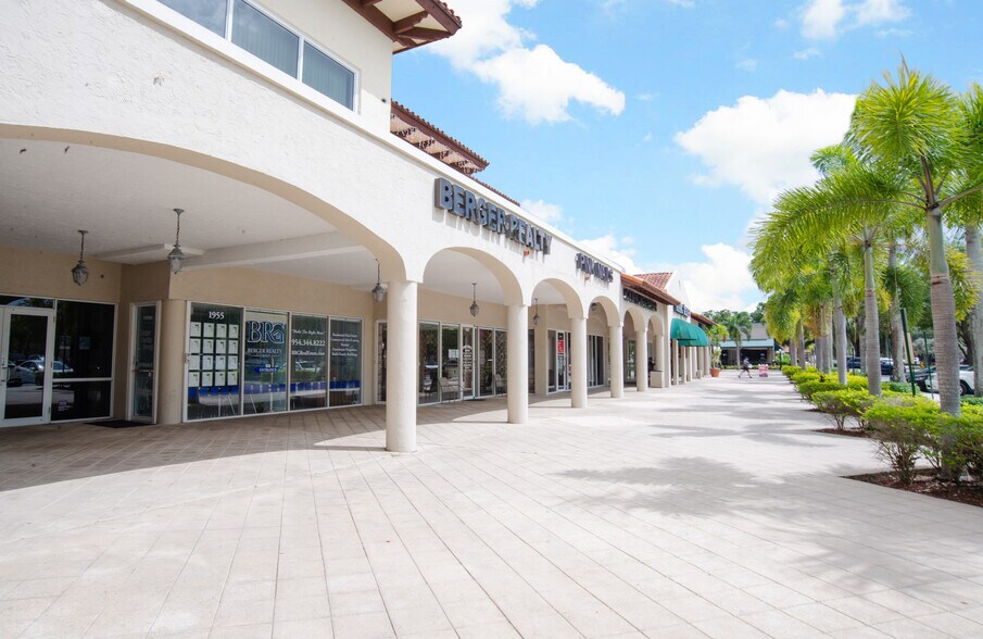 1999 N University Dr, Coral Springs, FL à louer - Photo de l’immeuble – Image 2 sur 8