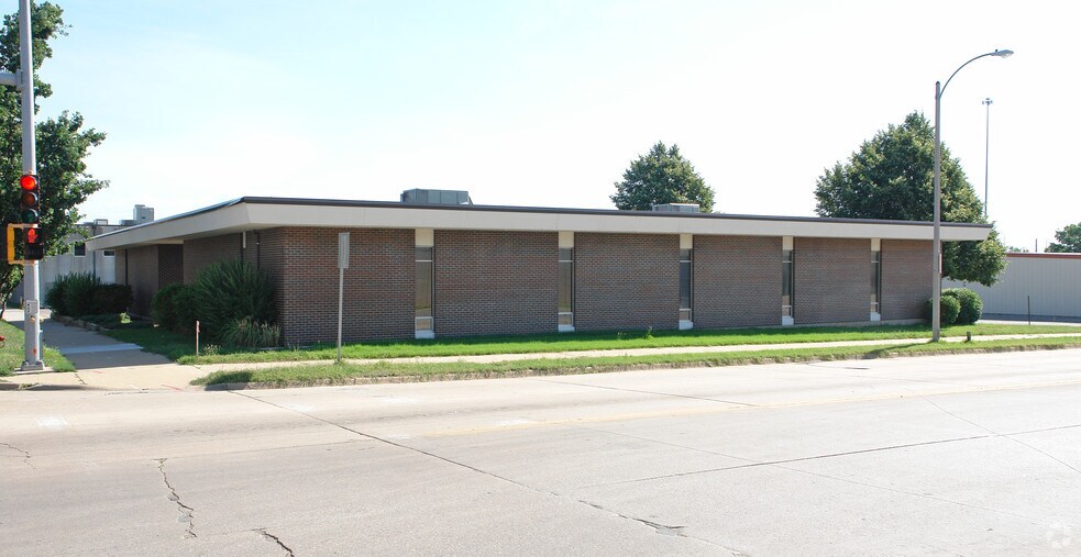 234 S Kansas Ave, Topeka, KS à vendre - Photo principale – Image 1 sur 10