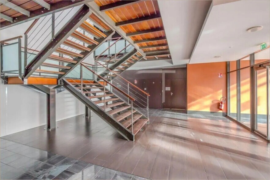 Bureau dans Saint-Priest à louer - Photo intérieure – Image 3 sur 9