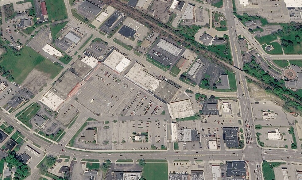 33120-33631 Aurora Rd, Solon, OH à louer - Photo de l’immeuble – Image 2 sur 9