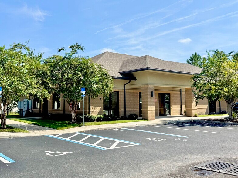 3003 Claire Ln, Jacksonville, FL à louer - Photo de l’immeuble – Image 1 sur 26