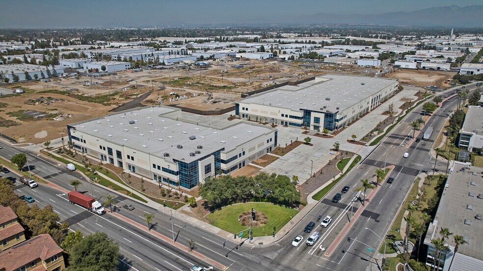 12551 Telegraph Rd, Santa Fe Springs, CA à louer - Photo de l’immeuble – Image 2 sur 24