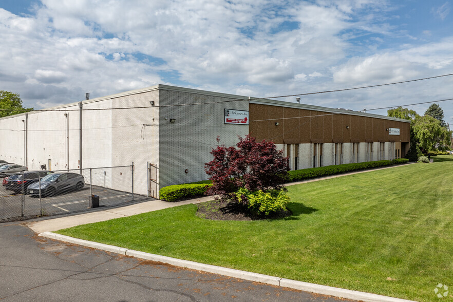 1305 Jersey Ave, North Brunswick, NJ à louer - Photo de l’immeuble – Image 1 sur 22