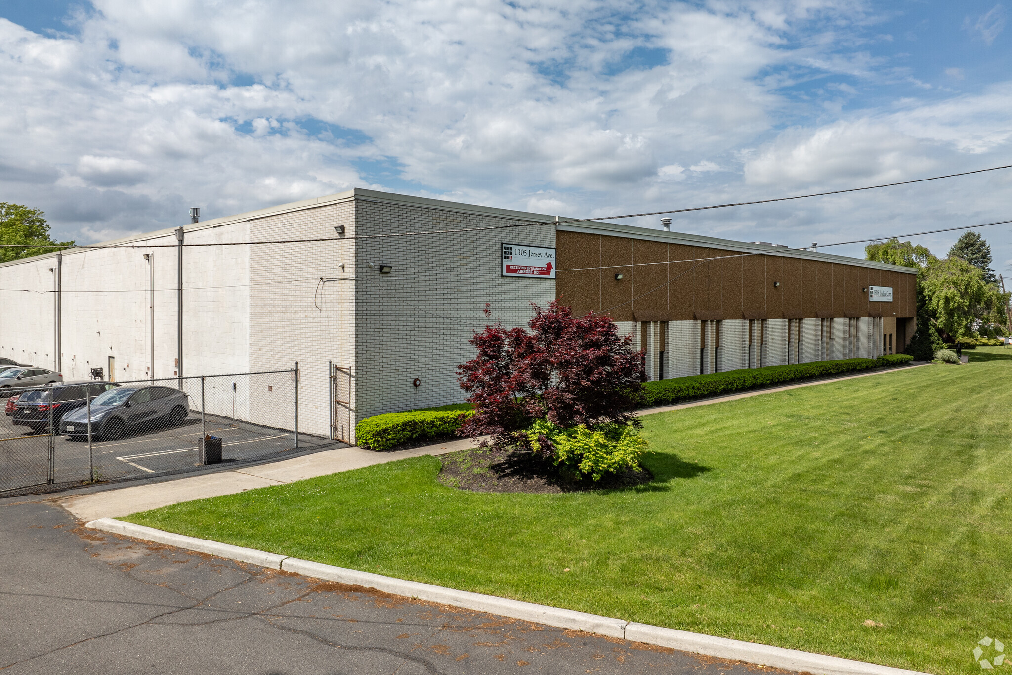1305 Jersey Ave, North Brunswick, NJ à louer Photo de l’immeuble– Image 1 sur 23