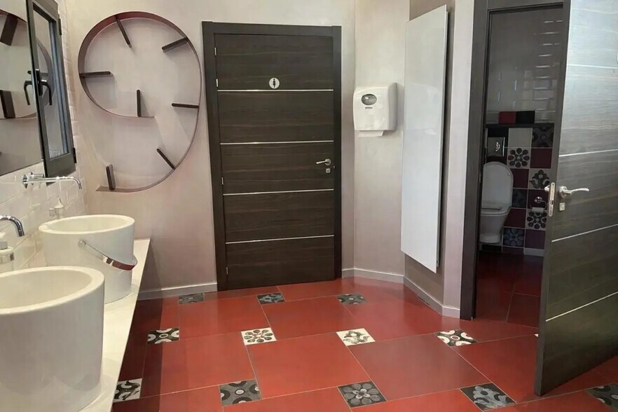 Local commercial dans Idron à vendre - Photo intérieure – Image 3 sur 10