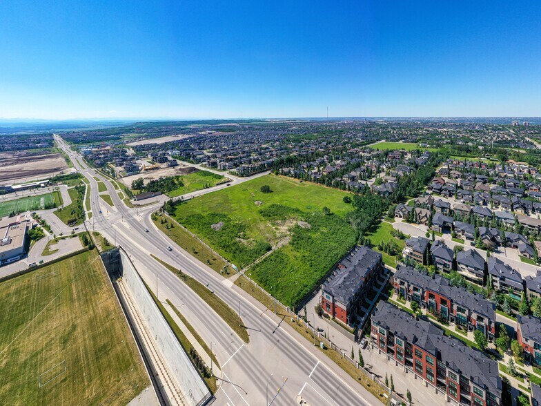7480 17 Ave, Calgary, AB à vendre - Aérien – Image 3 sur 3
