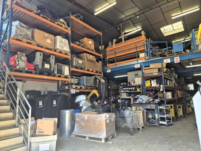 Plus de détails pour 1004 Rue De Bernau, Champigny-sur-Marne - Industriel/Logistique à vendre