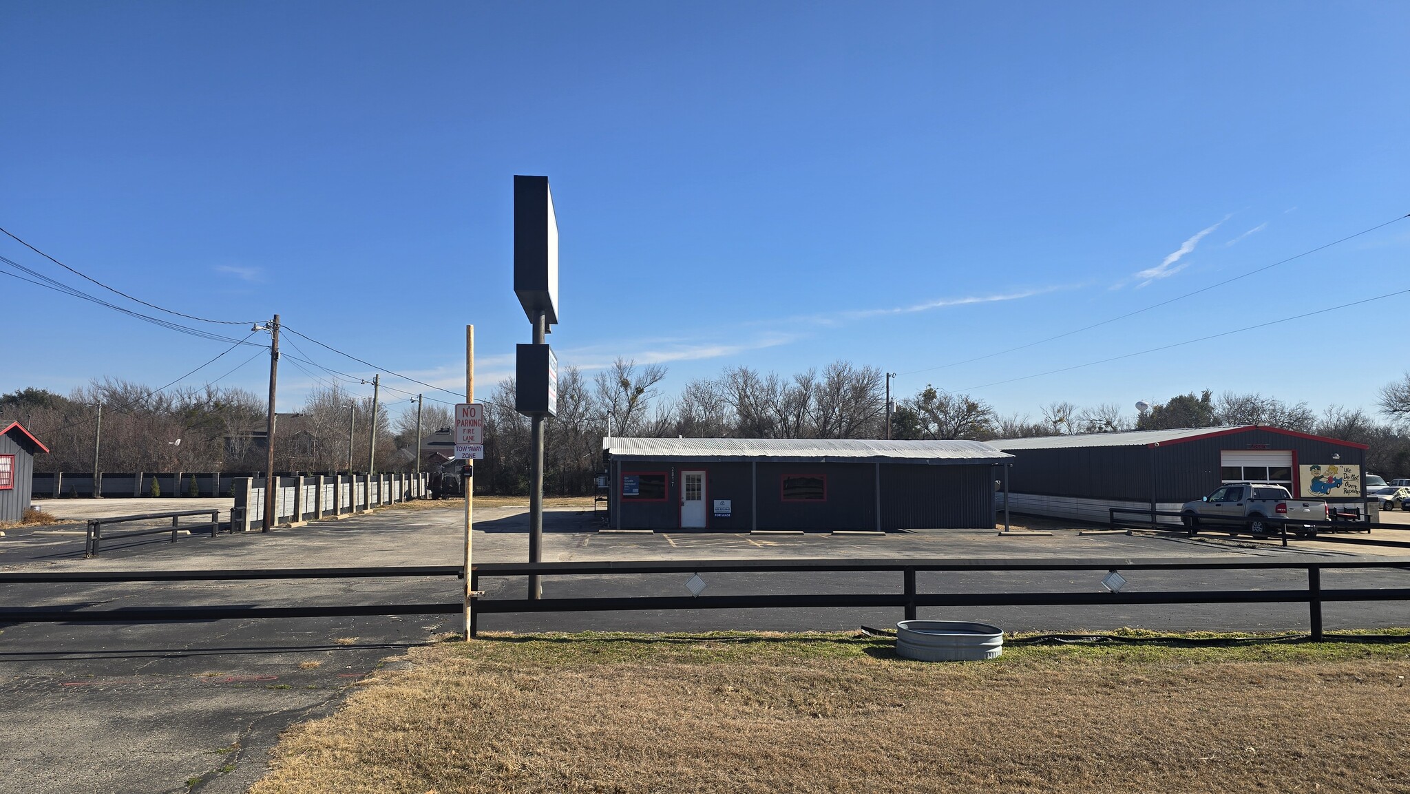 2817 SW Wilshire Blvd, Burleson, TX à louer Photo de l’immeuble– Image 1 sur 16