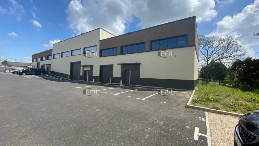 Local d’activités dans Marcoussis à louer - Photo de l’immeuble – Image 1 sur 6