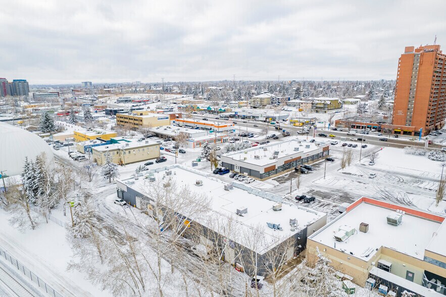 4636 Macleod Trl SW, Calgary, AB à louer - Aérien – Image 3 sur 3