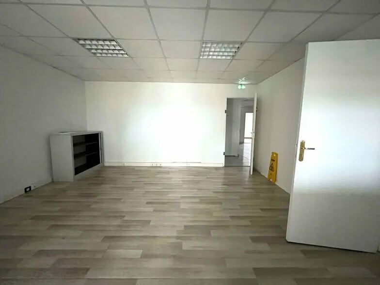 Bureau dans Le Cannet à louer - Photo de l’immeuble – Image 2 sur 7