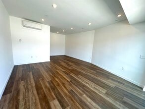 13039 San Fernando Rd, Sylmar, CA à louer Photo intérieure– Image 1 sur 3