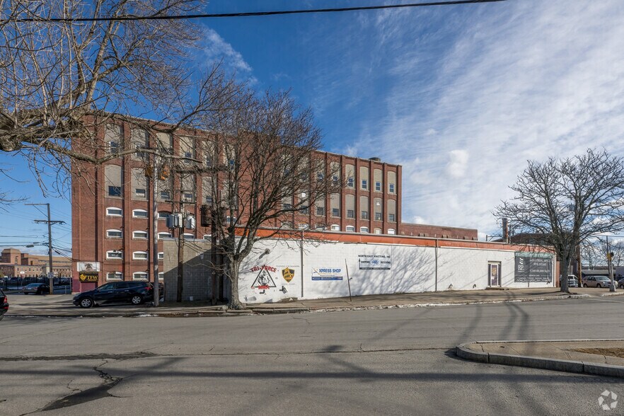 209 Weeden St, Pawtucket, RI à louer - Photo de l’immeuble – Image 2 sur 12