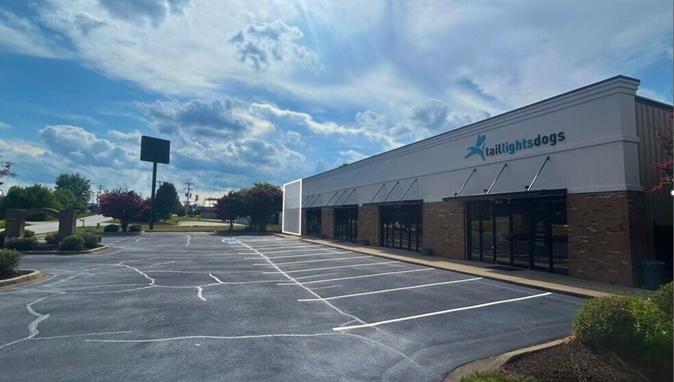 284 Rocky Creek Rd, Greenville, SC à louer - Photo de l’immeuble – Image 2 sur 9