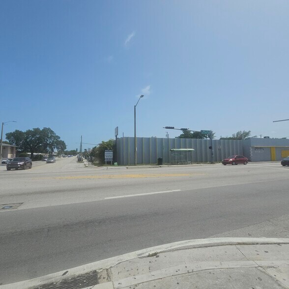 3420 NW 7th St, Miami, FL à louer - Photo de l’immeuble – Image 3 sur 36