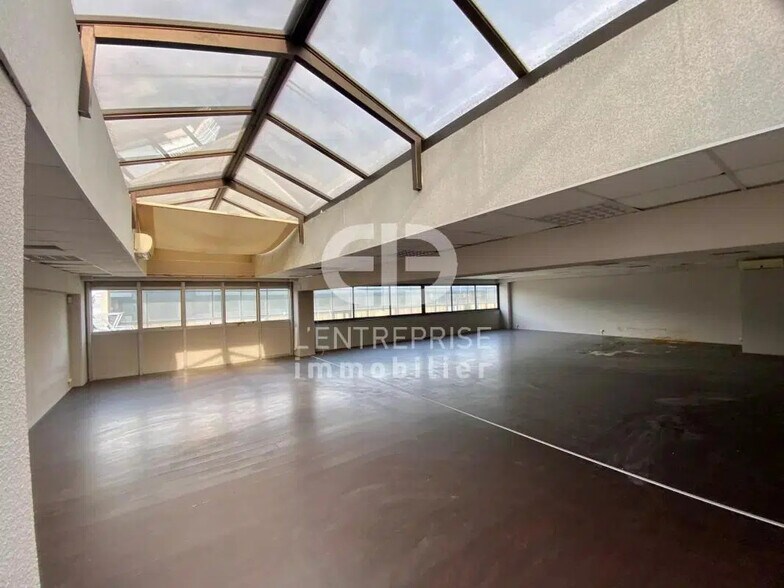 Bureau dans Villeneuve-Loubet à louer - Photo de l’immeuble – Image 1 sur 7