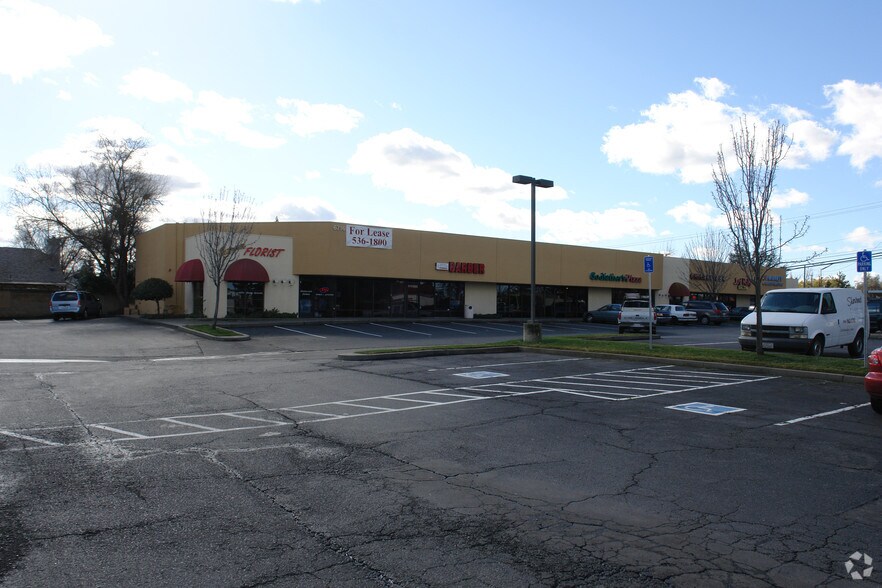 6716-6720 Madison Ave, Fair Oaks, CA à louer - Photo de l’immeuble – Image 1 sur 15