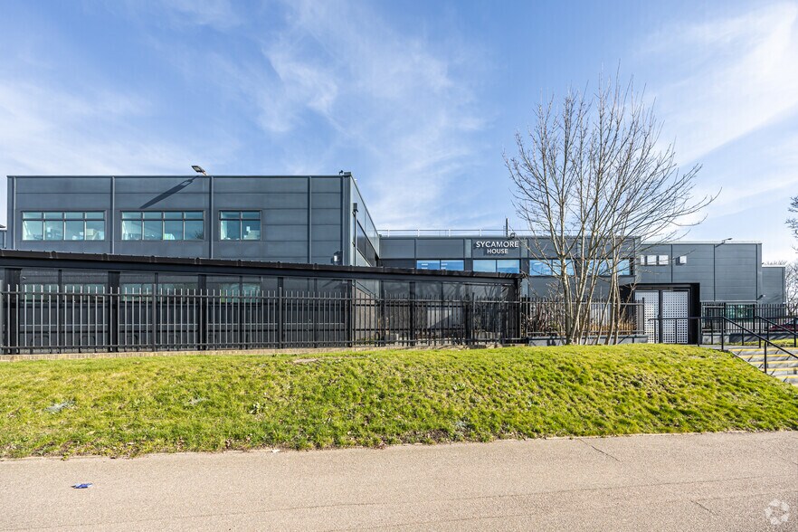 Gunnels Wood Rd, Stevenage à louer - Photo de l’immeuble – Image 3 sur 3