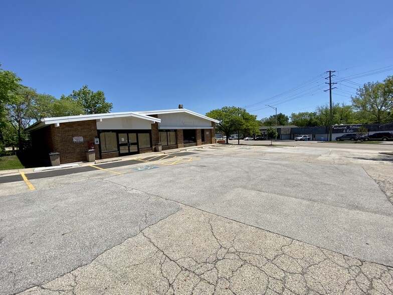 301 N Cass Ave, Westmont, IL à louer - Photo de l’immeuble – Image 2 sur 10