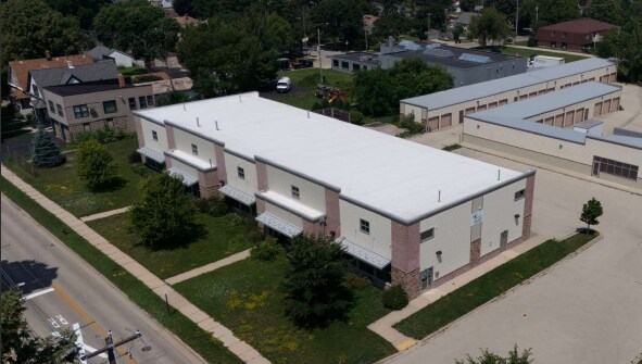 2040 E St Francis Ave, Saint Francis, WI à vendre - Photo principale – Image 1 sur 3