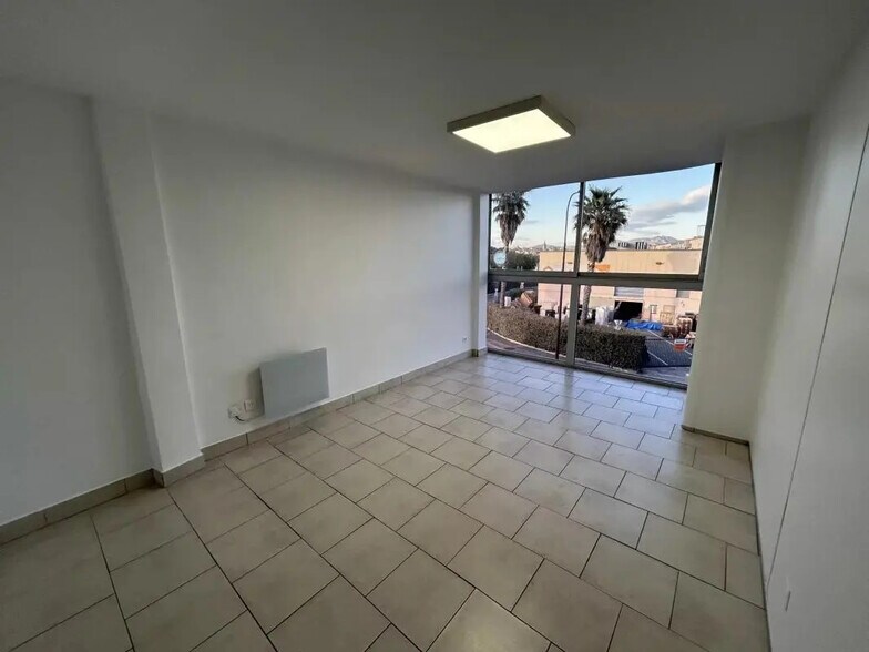 Bureau dans Fréjus à louer - Photo de l’immeuble – Image 1 sur 3