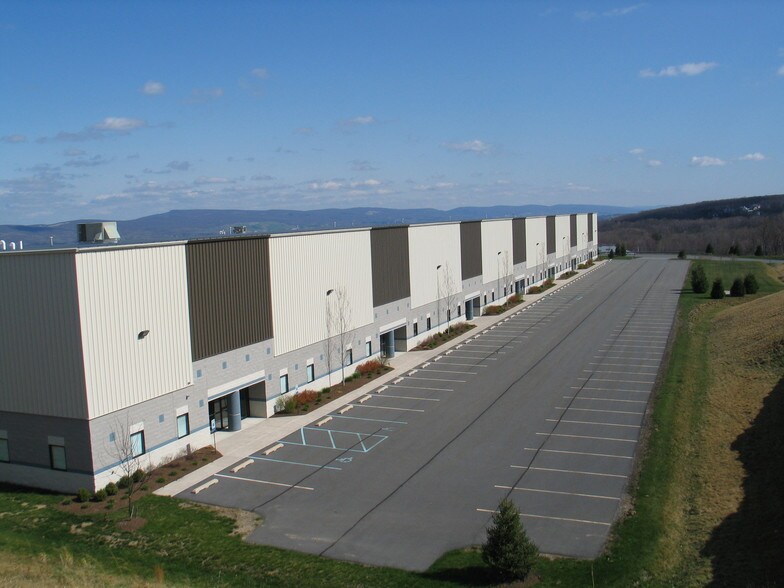 195-221 Research Dr, Jenkins, PA à louer - Photo de l’immeuble – Image 2 sur 7