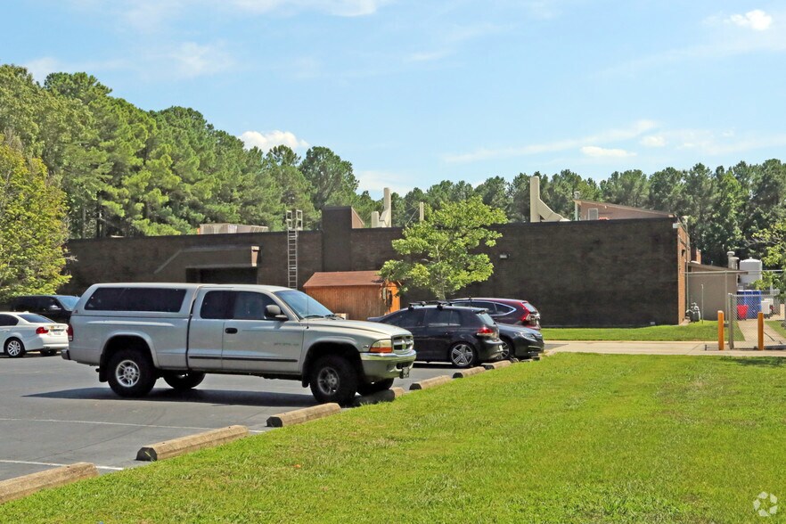 2 Triangle Dr, Research Triangle Park, NC à louer - Photo de l’immeuble – Image 2 sur 3