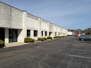 7 Shirley St, Bohemia, NY à louer Photo intérieure– Image 2 sur 7