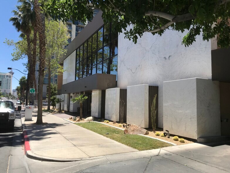 520 S 4th St, Las Vegas, NV à louer - Photo de l’immeuble – Image 3 sur 42